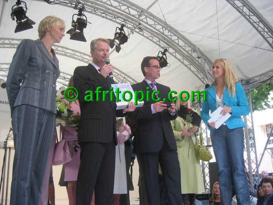 ../Images/Krefeld-Strssenmodenschau-2005 123.jpg